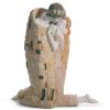 The Kiss Couple Sculpture