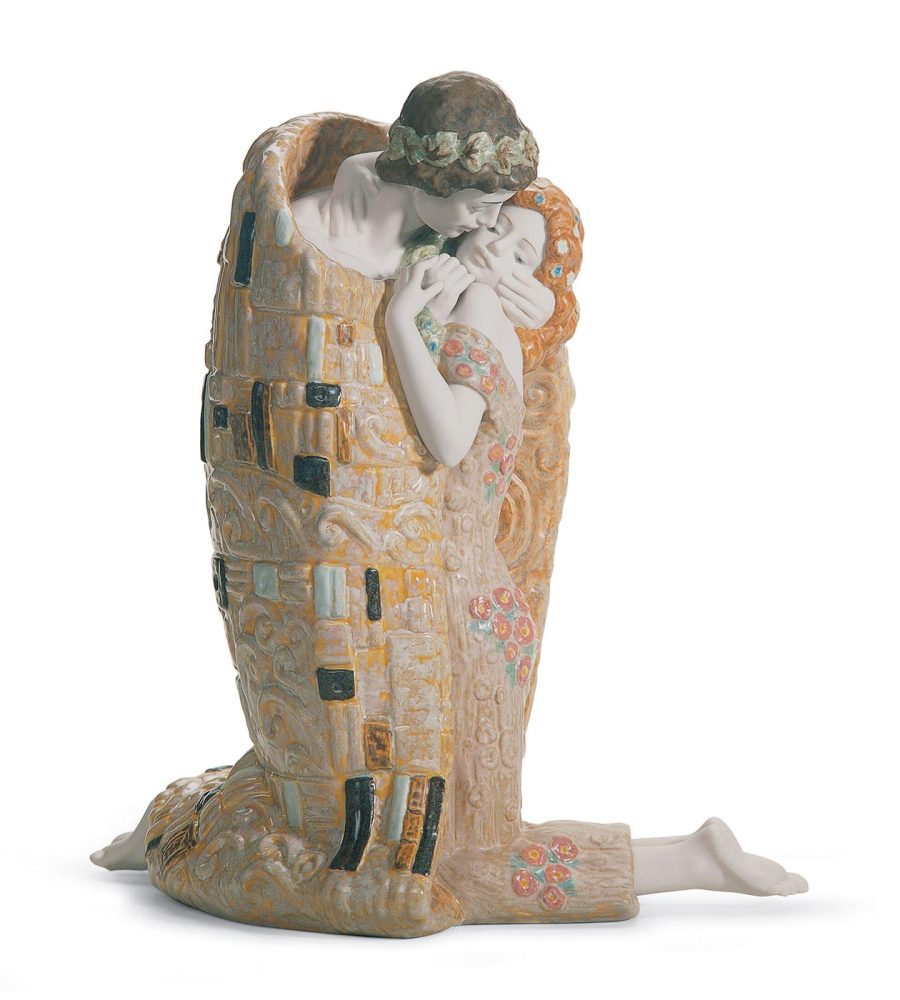 The Kiss Couple Sculpture